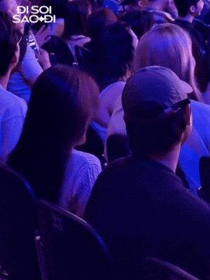 "Tóm dính" Khả Ngân tình tứ đi xem kịch với trai lạ, còn công khai khoác tay cười nói rộn ràng giữa đêm khuya thiet ke chua co ten 2 17680064887671457635305 1768010606476 1768010606791301562416