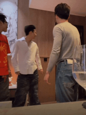 "Tóm dính" dàn GERDNANG: HIEUTHUHAI không hẹn hò mà tụ tập hội bạn, hoá ra "đêm kinh hoàng" của Vbiz xuất phát từ đây! thiet ke chua co ten 3 1766979173761 17669791740711575616081