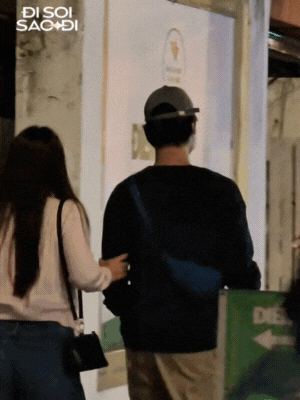 "Tóm dính" Khả Ngân tình tứ đi xem kịch với trai lạ, còn công khai khoác tay cười nói rộn ràng giữa đêm khuya thiet ke chua co ten 4 17680064887061871847986 1768010609738 17680106099911417566023