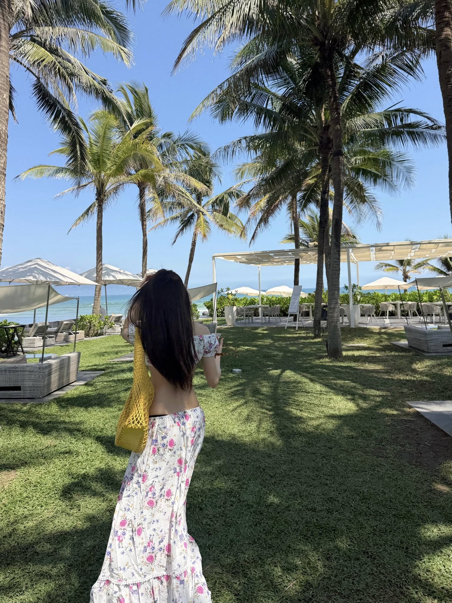 Hot girl họ Thiều khởi động đường đua bikini 2026: Vóc dáng chuẩn chỉnh khiến biển xanh cũng phải