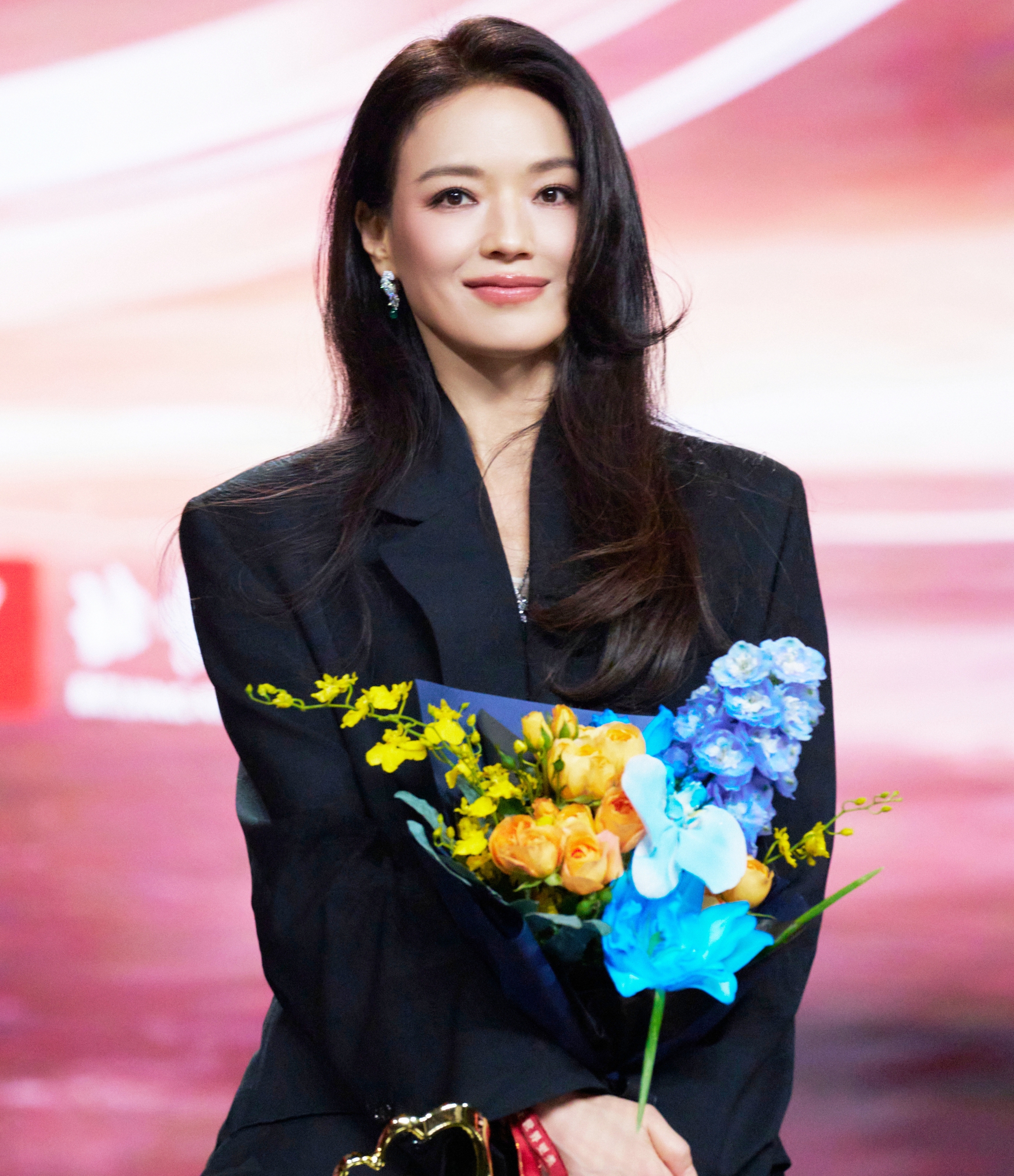 Chưa thấy ai U50 vẫn trẻ dã man thế này: 30 năm không già đi, kim cương dù bao nhiêu tuổi vẫn là kim cương- Ảnh 6. Chưa thấy ai U50 vẫn trẻ dã man thế này: 30 năm không già đi, kim cương dù bao nhiêu tuổi vẫn là kim cương- Ảnh 6.