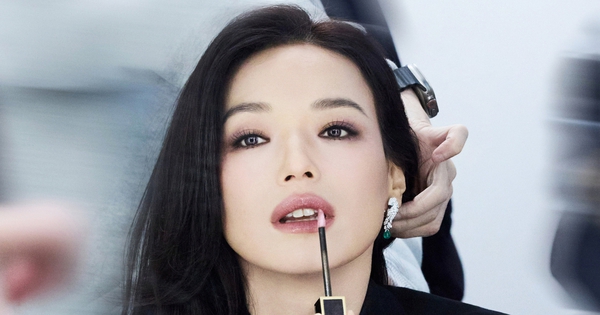 Chưa thấy ai U50 vẫn trẻ dã man thế này: 30 năm không già đi, kim cương dù bao nhiêu tuổi vẫn là kim cương thu ky7 1770637413514334955178 1770641097717 17706410984511478492592 19 497 756 1906 crop 17706411747262099291962jpg