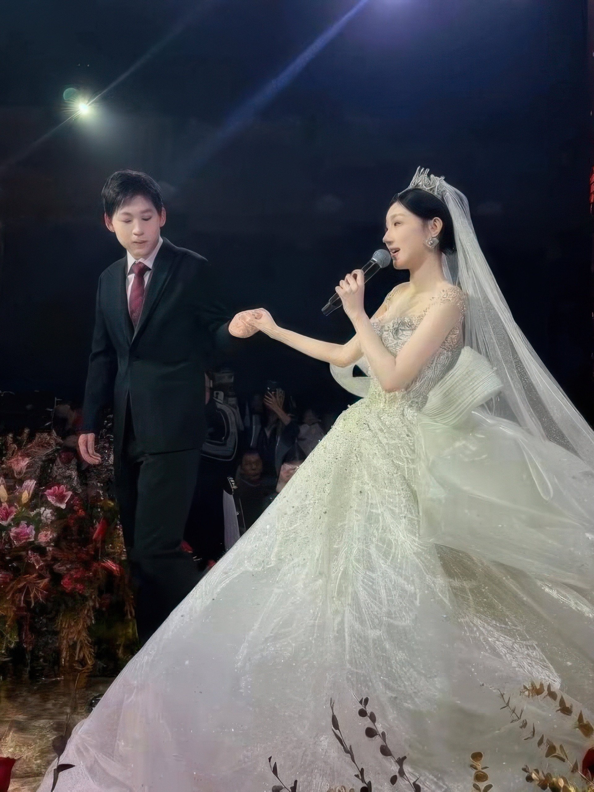 Lễ cưới của Trần Tuyết Ngưng và Lý Thuỵ Tân.