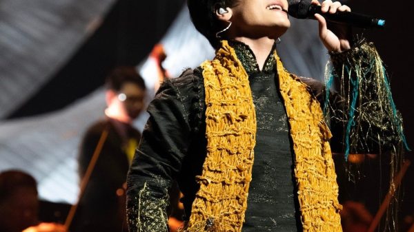 Ca sĩ Việt nào cận kề ngưỡng cát-xê một tỷ đồng/show tien 6 1770718283 451 width1144height1430