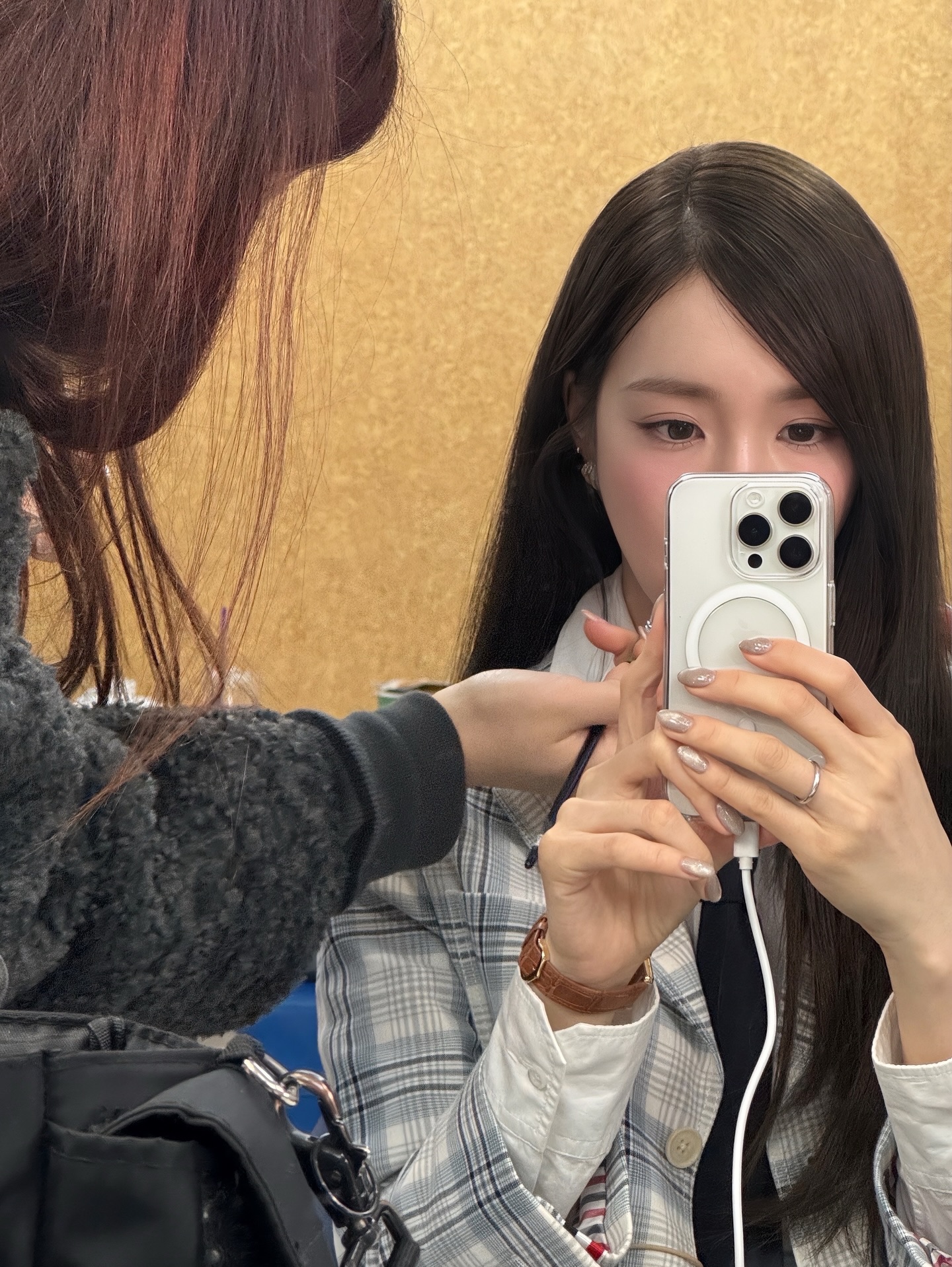 Tiffany (SNSD) khoe nhẫn cưới, hôn lễ với tài tử đình đám tới gần lắm rồi?- Ảnh 1.