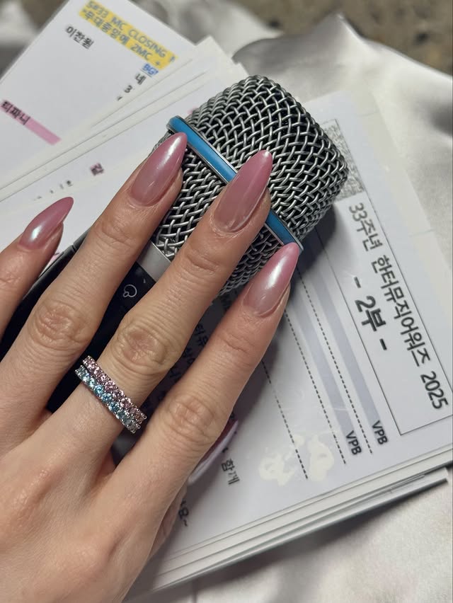 Cô dâu mới Tiffany (SNSD) hé lộ nhẫn cưới Byun Yo Han?- Ảnh 2. Cô dâu mới Tiffany (SNSD) hé lộ nhẫn cưới Byun Yo Han?- Ảnh 2.