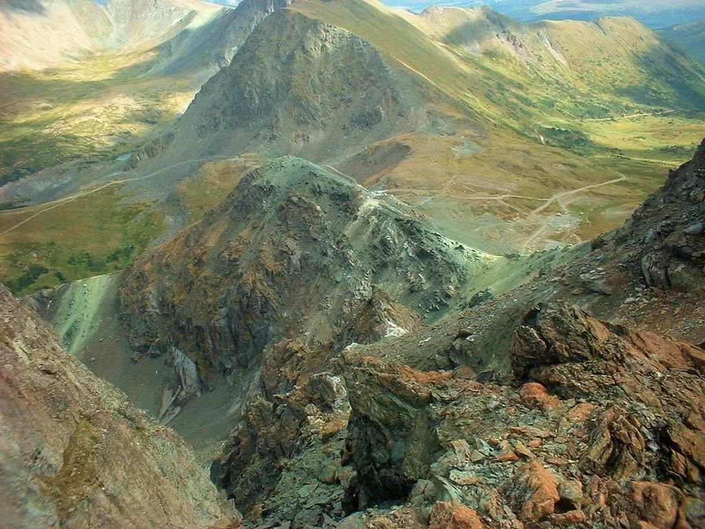 Phát hiện mỏ ngọc bích trải dài 1.300 km tại láng giềng Việt Nam- Ảnh 1.