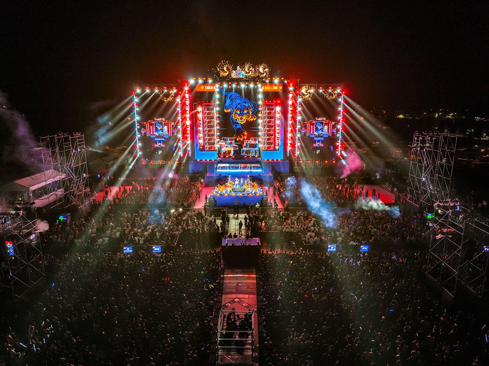 toa-do-countdown-hot-nhat-tphcm-san-loc-cung-dan-sao-v-biz-dinh-dam-xem-phao-hoa-cung-man-tung-lien-giai-tri-1-1766991837-651-width1000height749 Tiger Remix 2026 khép lại chặng đầu tiên tại tỉnh Đồng Tháp (Mỹ Tho cũ), sẵn sàng bùng nổ tại phố đi bộ Nguyễn Huệ, TP.HCM vào tối 31/12 sắp tới đây