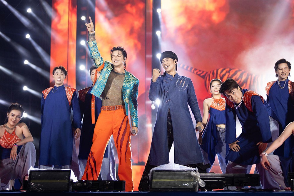 toa-do-countdown-hot-nhat-tphcm-san-loc-cung-dan-sao-v-biz-dinh-dam-xem-phao-hoa-cung-man-tung-lien-giai-tri-4-1766991837-455-width1000height667 Tọa độ countdown hot nhất TP.HCM: Săn lộc cùng dàn sao V-biz đình đám, xem pháo hoa cùng màn tung liễn Tết khổng lồ - 4