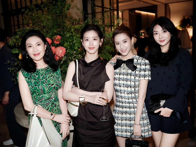 Chương Trạch Thiên bay sang Dubai đón Giáng sinh cùng chồng tỷ phú: Ở khách sạn 2 tỷ/đêm nhưng diện mạo mới là điều gây choáng- Ảnh 9.