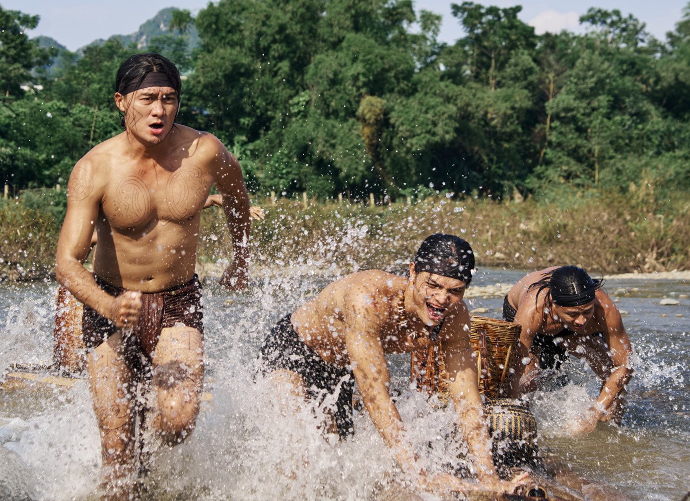 Dàn trai đẹp cơ bắp trong phim Tết đối đầu Trấn Thành - 8