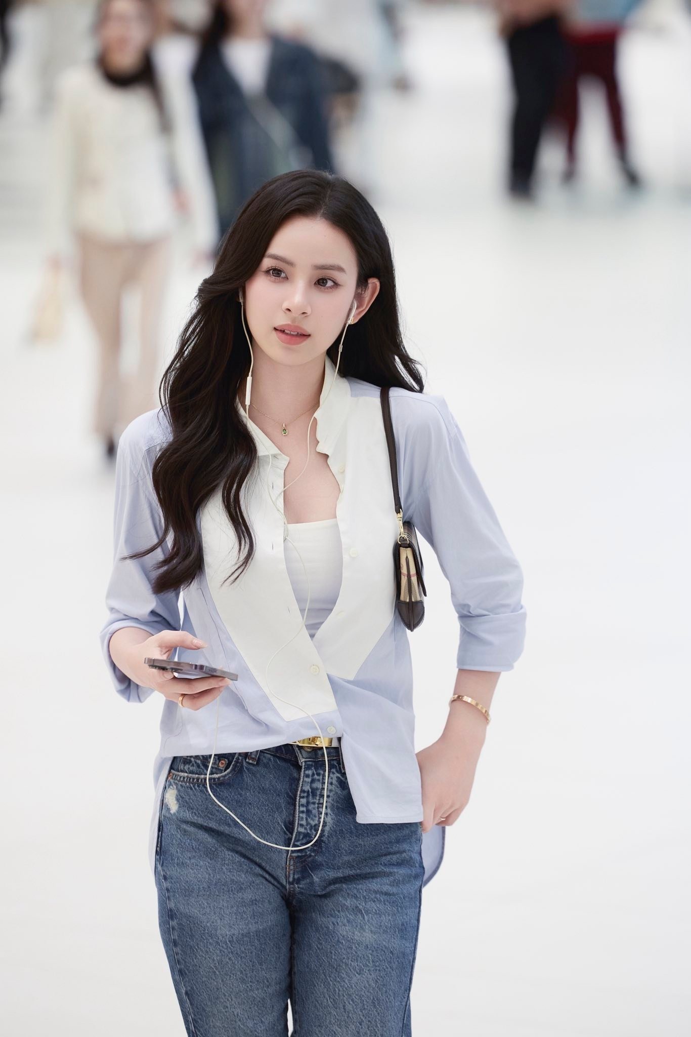 Hoa hậu đua nhau chụp ảnh trạm tỷ đang gây sốt - 3