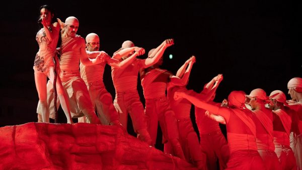 Nữ ca sĩ bị yêu cầu dừng concert tran 4 1768375882 34 width1390height927