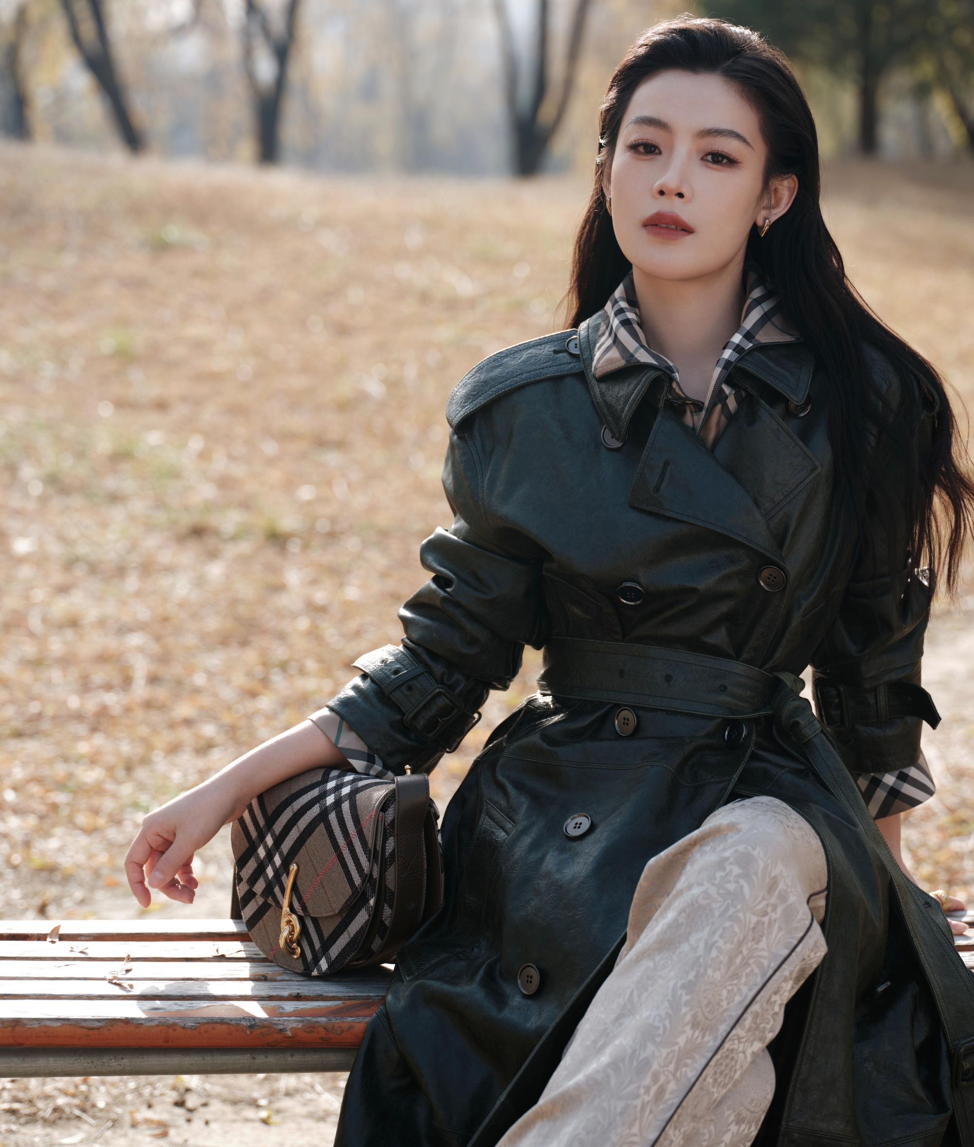 Đây chính là mỹ nhân đẹp nhất phim Tết 2026: Visual tuyệt tác trời ban, diễn hay đến nỗi vực dậy cả phòng vé- Ảnh 10.