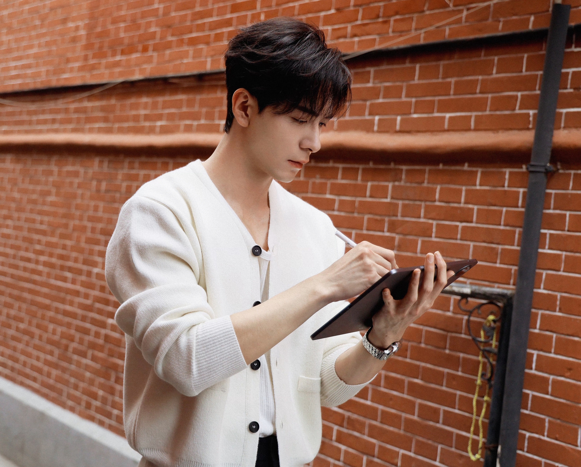 Trung Quốc hiện tại tìm đâu ra tổng tài đẹp hơn thế này: Người đâu mà sang dữ dội, đến ngón tay cũng là tuyệt tác- Ảnh 5.