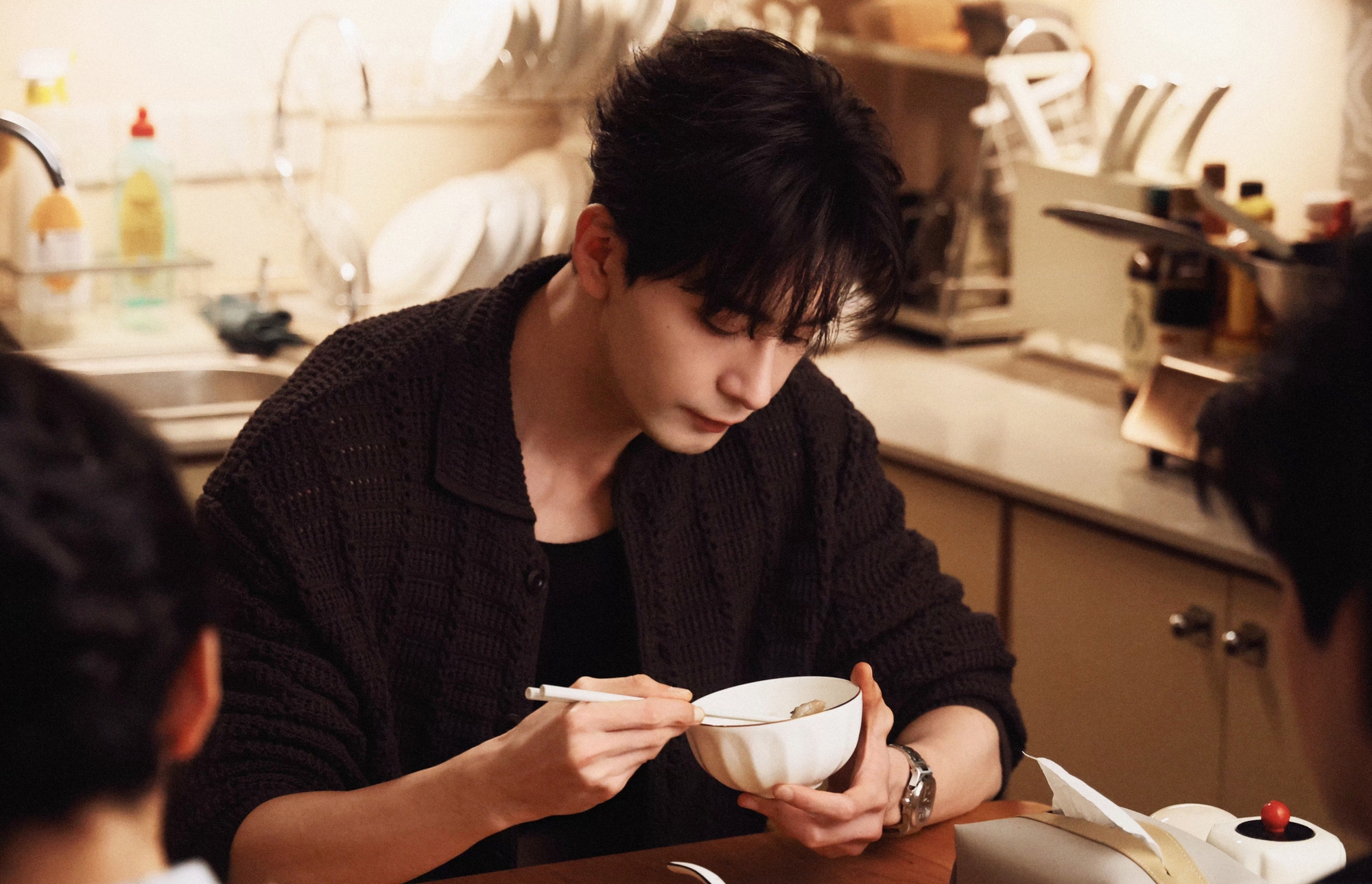 Trung Quốc hiện tại tìm đâu ra tổng tài đẹp hơn thế này: Người đâu mà sang dữ dội, đến ngón tay cũng là tuyệt tác- Ảnh 4.