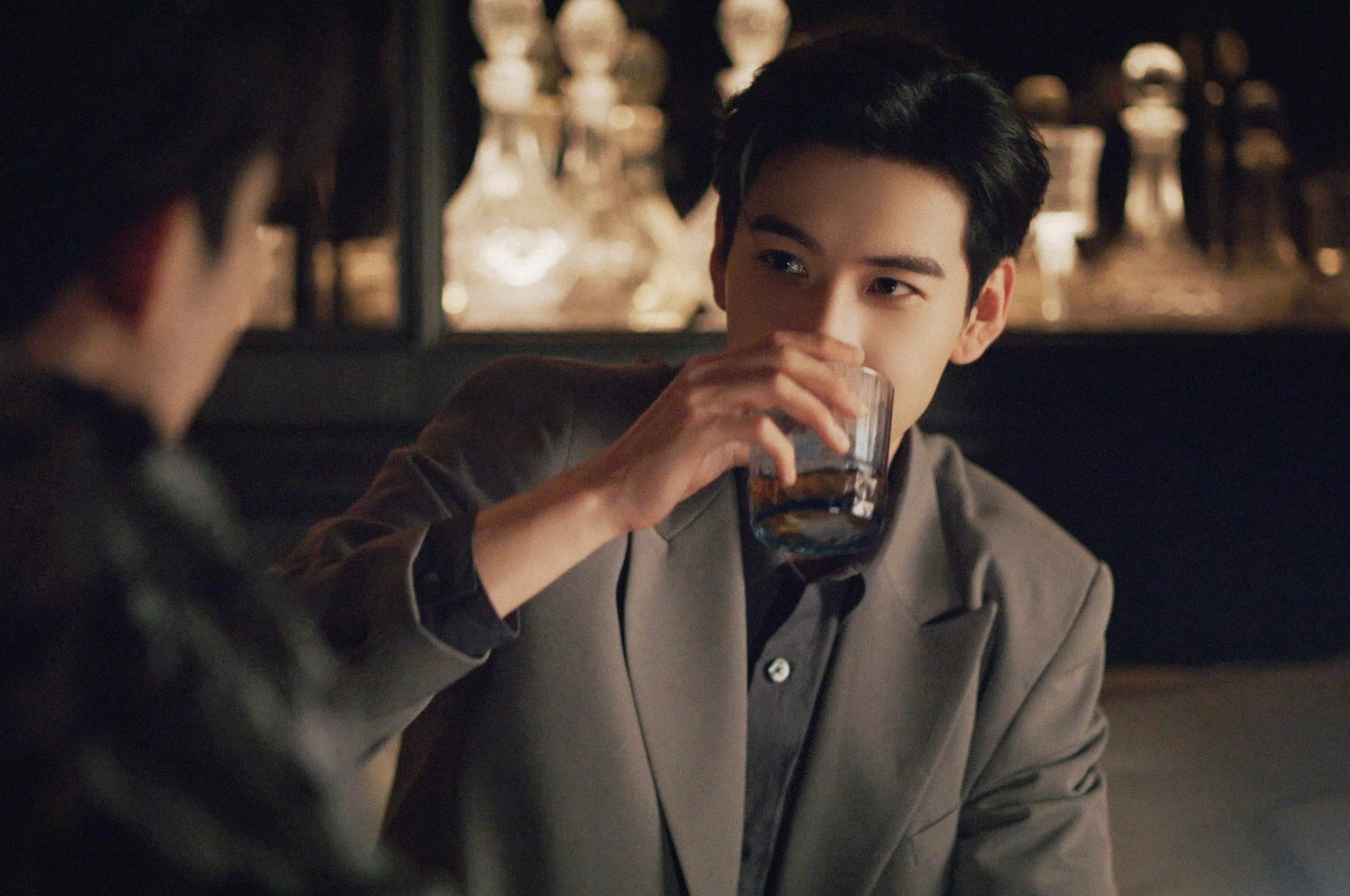 Trung Quốc hiện tại tìm đâu ra tổng tài đẹp hơn thế này: Người đâu mà sang dữ dội, đến ngón tay cũng là tuyệt tác- Ảnh 3.