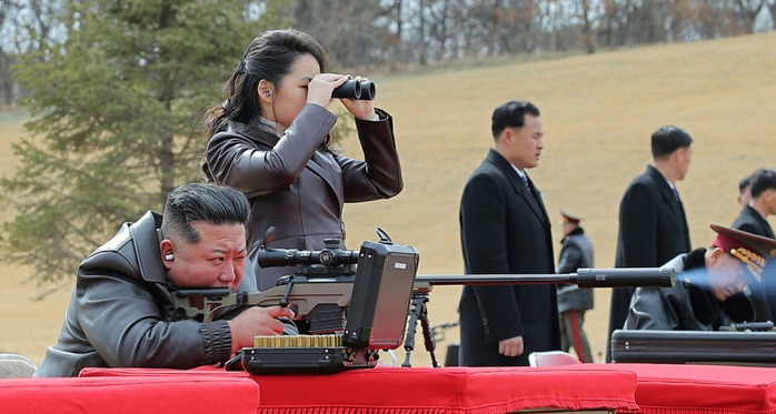Con gái nhà lãnh đạo Triều Tiên Kim Jong-un khai hỏa súng bắn tỉa- Ảnh 2.
