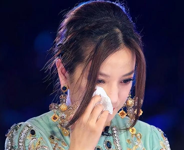 Nữ diễn viên phim giờ vàng bị cấm sóng vô thời hạn: 48 bộ phim bị xoá sổ, 1.900 tỷ biến mất sau 1 đêm- Ảnh 3.