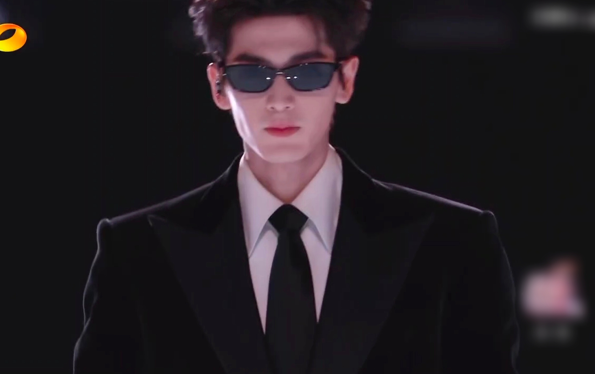 Mỹ nam đẹp nhất Đêm hội giao thừa 2026: Visual thách thức cả showbiz, pháo hoa đêm nay cũng không đẹp bằng- Ảnh 2.