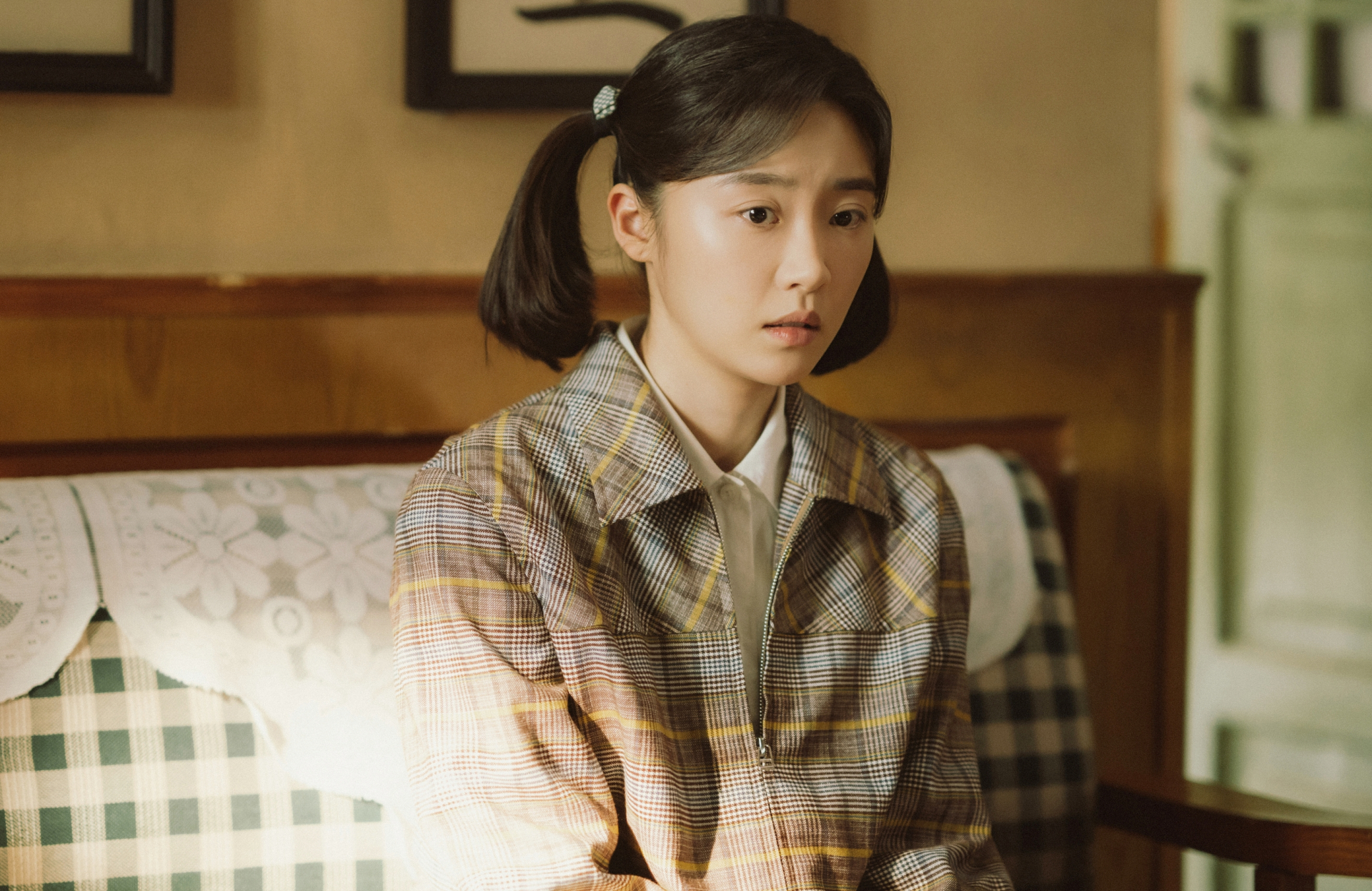 Mỹ nhân U32 vẫn bất chấp đóng thiếu nữ 14 tuổi, nũng nịu như công chúa khiến ai nấy sởn da gà- Ảnh 5.