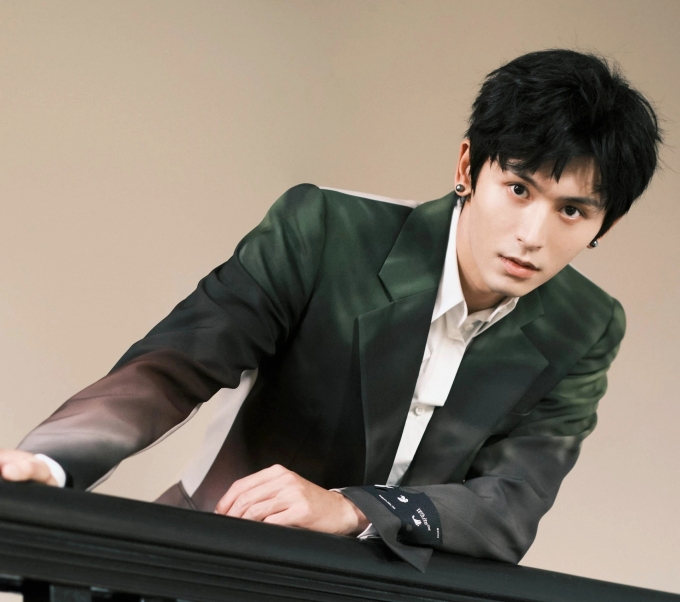 Mỹ nam đẹp nhất thế giới 2025: Visual đẳng cấp miễn bàn, mất cả sự nghiệp chỉ trong 4 giờ vì một bức ảnh tội lỗi- Ảnh 1.