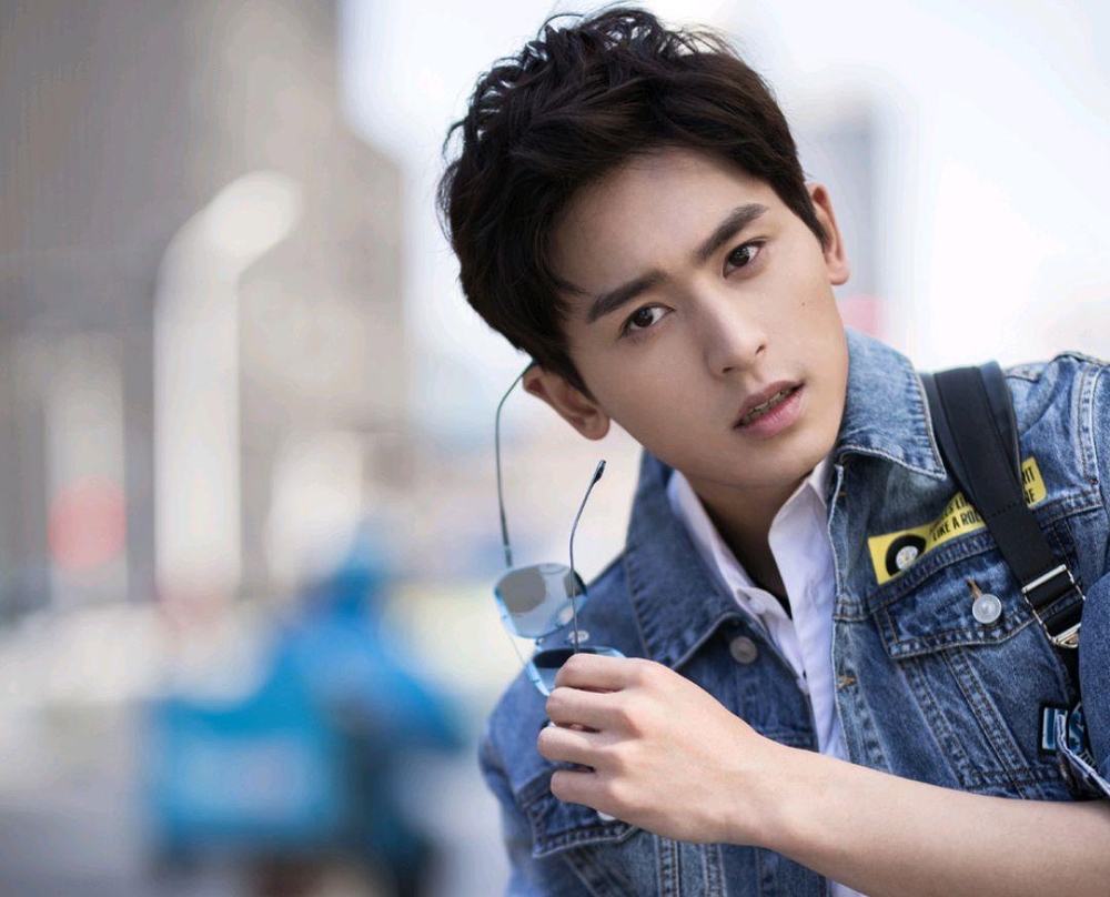 Mỹ nam đẹp nhất thế giới 2025: Visual đẳng cấp miễn bàn, mất cả sự nghiệp chỉ trong 4 giờ vì một bức ảnh tội lỗi- Ảnh 3.