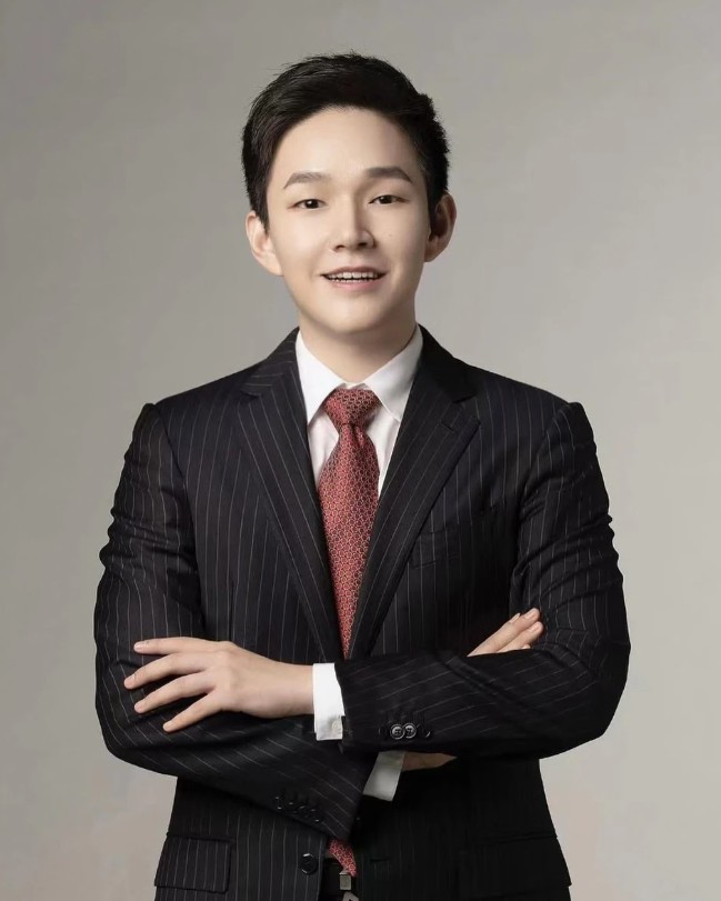 Tỷ phú giàu hơn Donald Trump, CEO Starbucks sau 1 đêm: Thạc sĩ Thanh Hoa, 24 tuổi làm ông chủ tập đoàn dược phẩm lớn nhất châu Á- Ảnh 7.