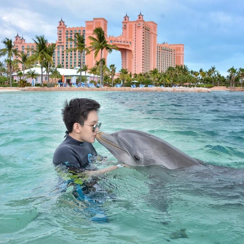 Tỷ phú giàu hơn Donald Trump, CEO Starbucks sau 1 đêm: Thạc sĩ Thanh Hoa, 24 tuổi làm ông chủ tập đoàn dược phẩm lớn nhất châu Á- Ảnh 6.