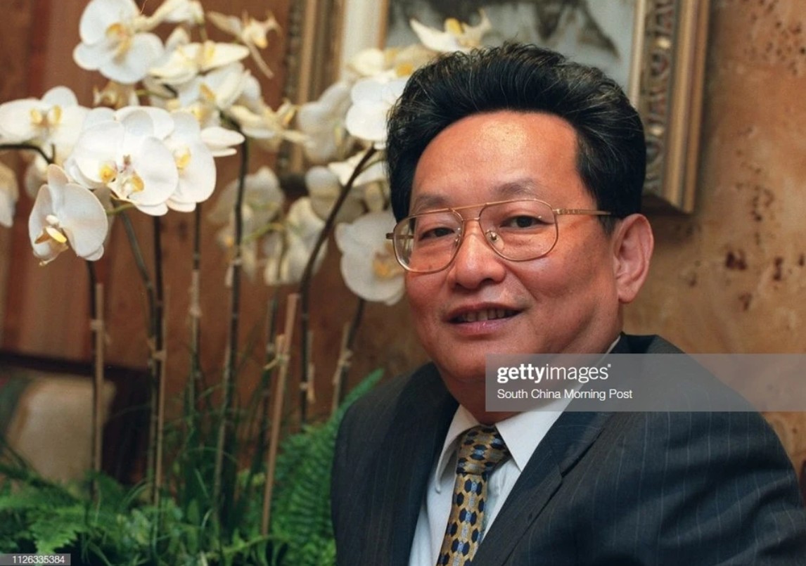 Tỷ phú giàu hơn Donald Trump, CEO Starbucks sau 1 đêm: Thạc sĩ Thanh Hoa, 24 tuổi làm ông chủ tập đoàn dược phẩm lớn nhất châu Á- Ảnh 2.