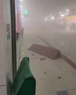 Tên lửa Iran dội xuống