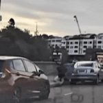 Xả súng ở Úc: Bốn người hùng xông lên đối đầu kẻ khủng bố, 3 người ra đi mãi mãi uc 17658770935721277860700 1765895368420 1765895368696397094466