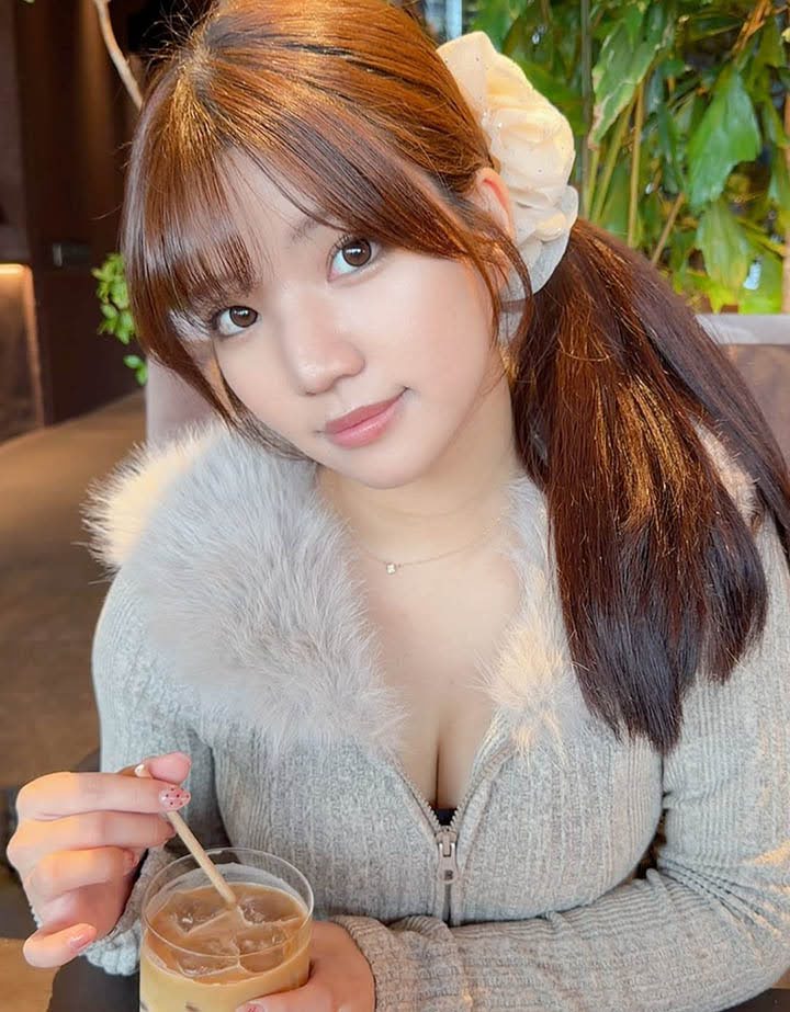 Làm clip nấu ăn, hot girl khiến cả trăm ngàn fan “xem không rời mắt”- Ảnh 2.