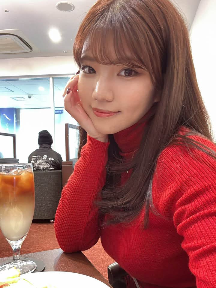 Làm clip nấu ăn, hot girl khiến cả trăm ngàn fan “xem không rời mắt”- Ảnh 1.