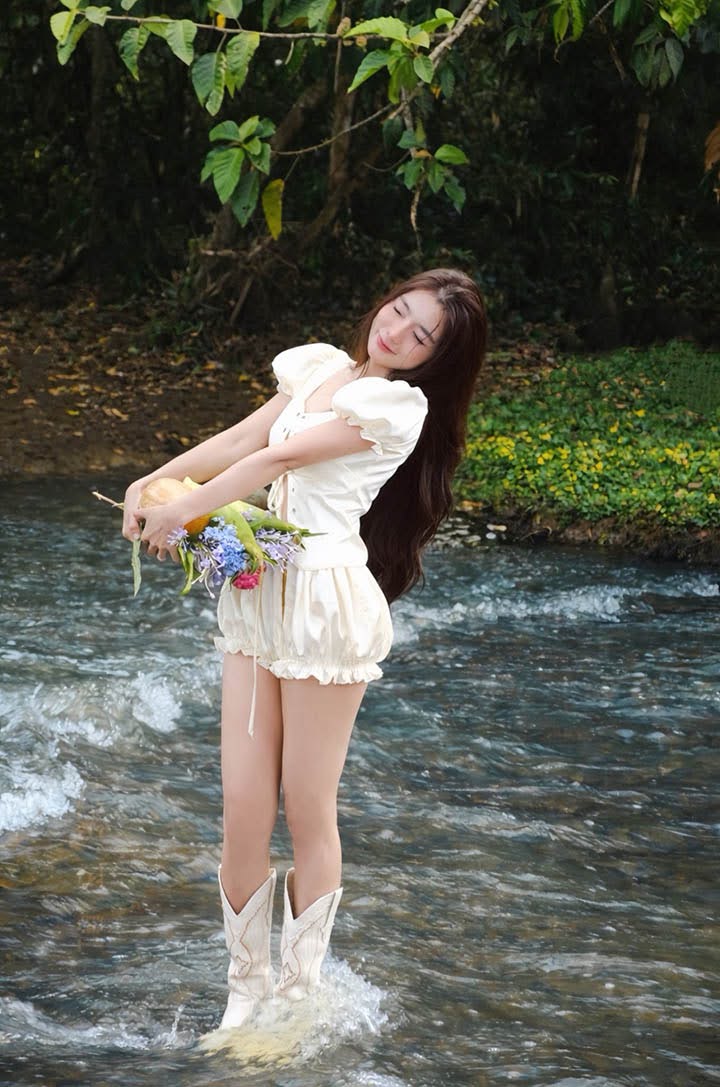 Khoe ảnh đi picnic, hot girl khiến fan ráo riết “xin info”- Ảnh 5. Khoe ảnh đi picnic, hot girl khiến fan ráo riết “xin info”- Ảnh 5.