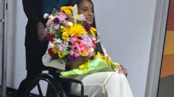 Hoa hậu Jamaica ngồi xe lăn sau cú ngã ở Miss Universe untitled 1 1765785241117 1765785241541620700118