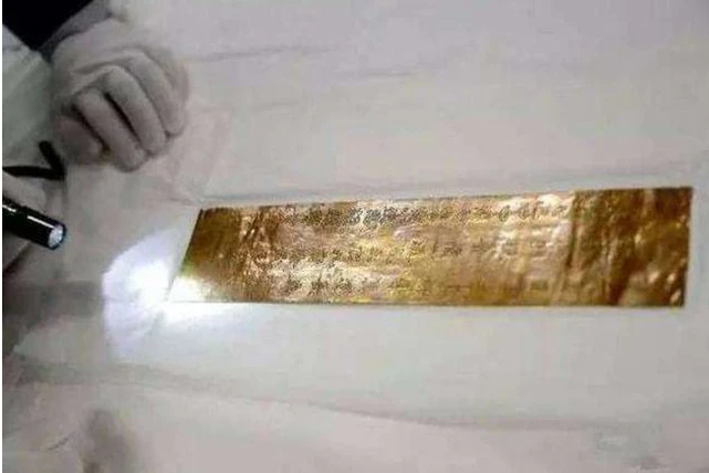 Lên núi hái thuốc, nông dân bất ngờ đào được miếng vàng 878 tỷ đồng, cơ quan chức năng lập tức vào cuộc- Ảnh 2.