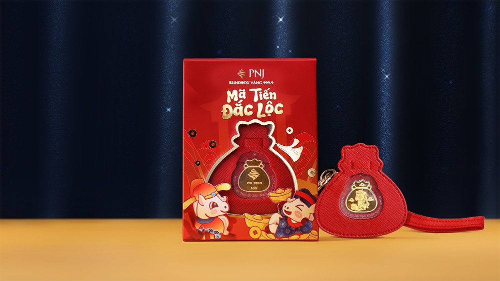 vang-trai-nghiem-doc-la-thu-hut-nguoi-tre-dip-tet-2026-anh-2-1768980486-881-width1000height563 Người trẻ chủ động mua vàng 99,99% với nhiều trải nghiệm mới dịp đầu năm, khởi động hành trình mới với tâm thế sẵn sàng hành động. Ảnh: PNJ