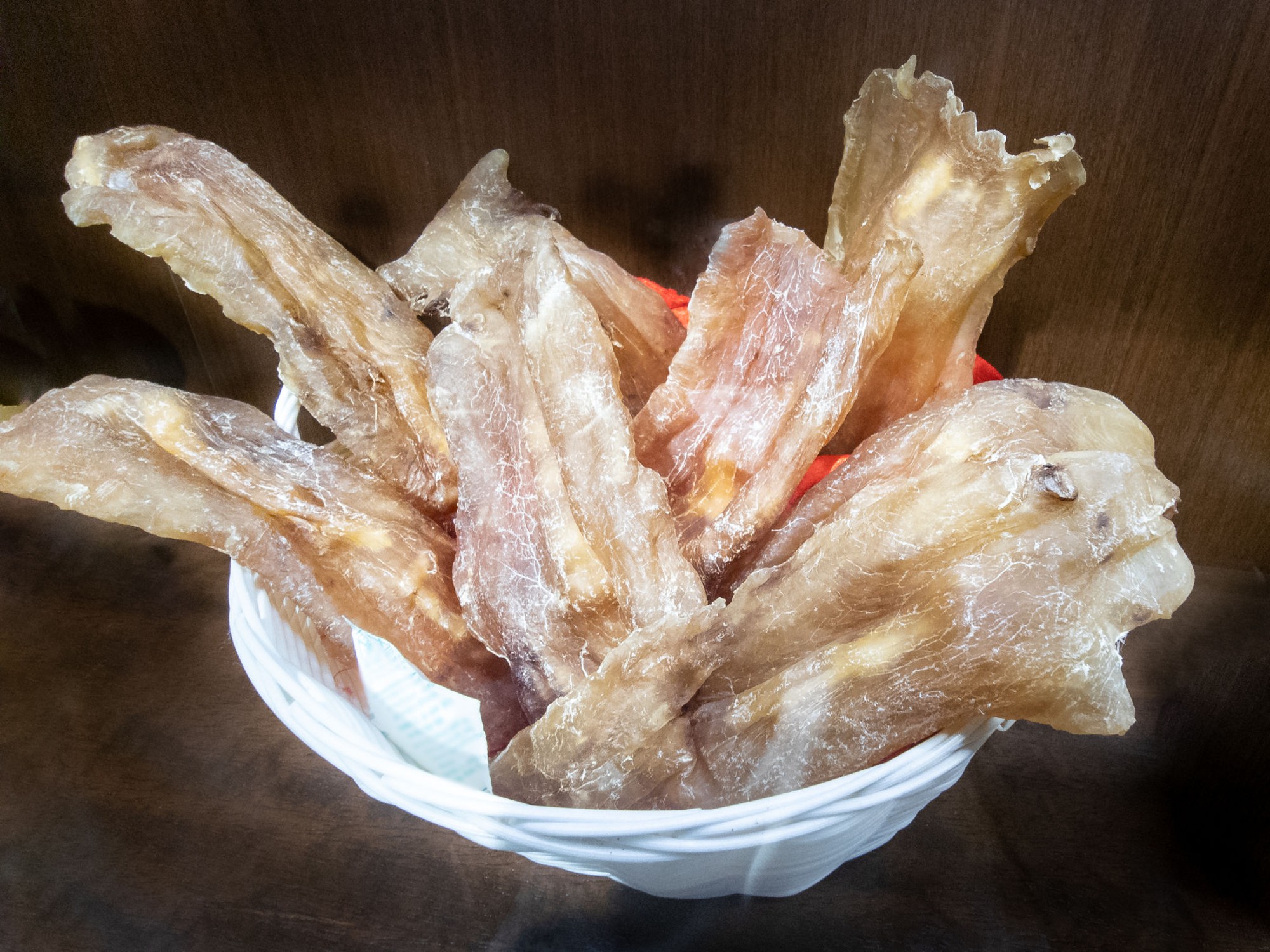 Mở thùng gạo phủ bụi, người đàn ông phát hiện vật thể khô bị lãng quên 50 năm, giá trị ngang căn biệt thự- Ảnh 3.