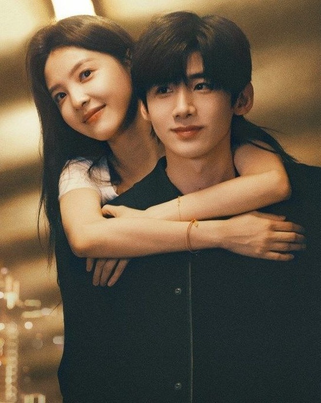 Cặp tình nhân showbiz lạ nhất Valentine: Nhà gái đeo nhẫn ngón áp út - thay 3 ảnh đôi, nhà trai thì im re- Ảnh 10.