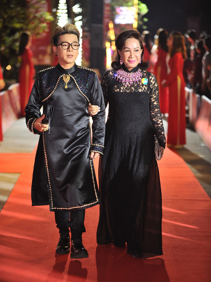 Nam ca sĩ lấy vợ hơn 8 tuổi, không con cái vẫn hạnh phúc: U60 tối nào cũng hôn chúc vợ ngủ ngon- Ảnh 1.