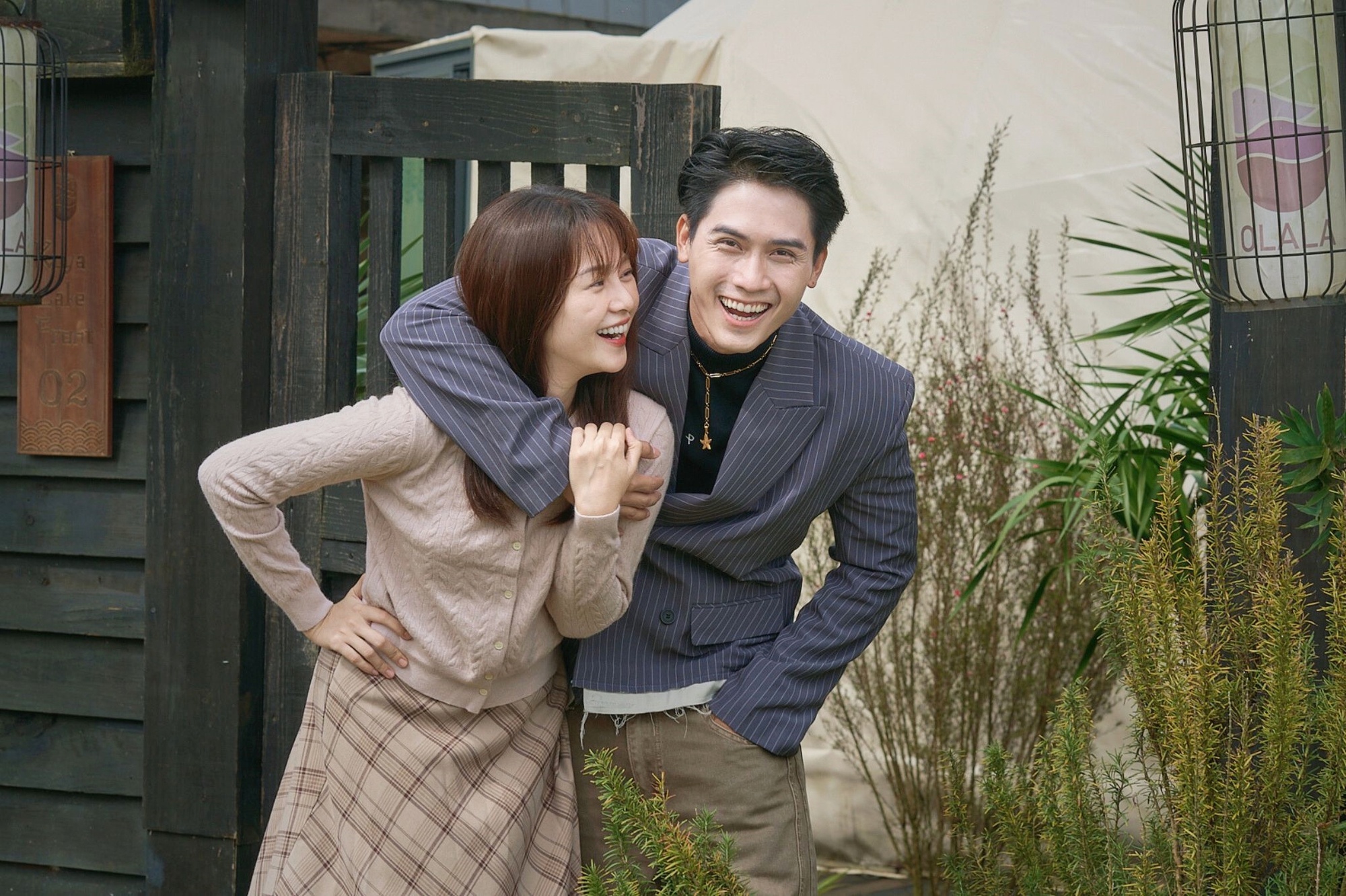 Màn ảnh Việt có 1 phim ngôn tình hot điên lên được: Nam chính đang nổi như cồn, nữ chính đúng chuẩn bạch nguyệt quang- Ảnh 1.