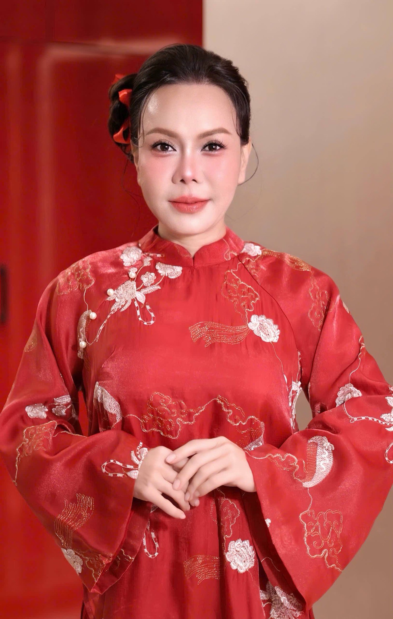 Việt Hương chia sẻ hình ảnh chứng nhận vinh danh nhờ vai Hai Nhị trong