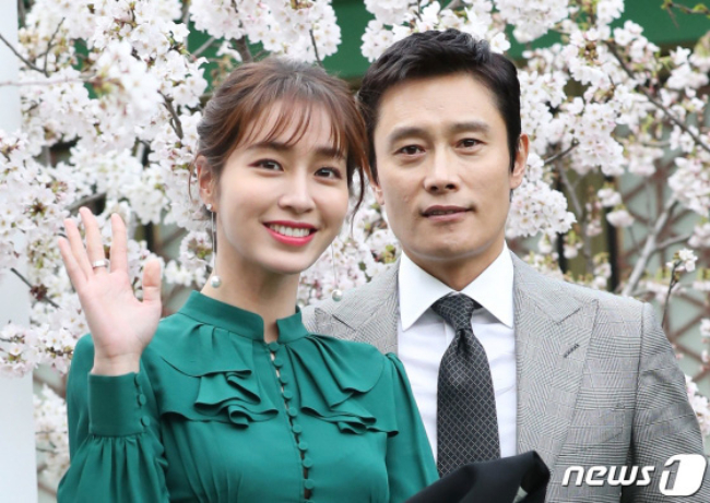 Nam thần showbiz thuê rạp chiếu phim cầu hôn nàng thơ gây bão toàn cõi mạng- Ảnh 4.