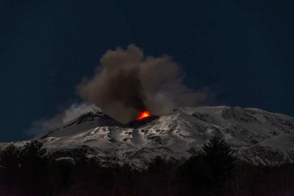 Những “quái vật lửa” ẩn mình trên thế giới- Ảnh 4.