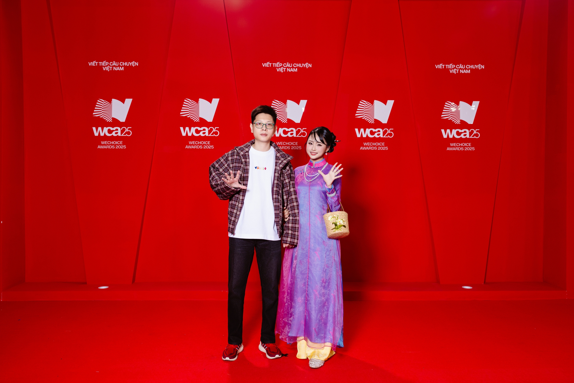 MC Phương Thảo, Minh Nghi và Mai Dora khoe sắc trên thảm đỏ WeChoice Awards 2025- Ảnh 2.