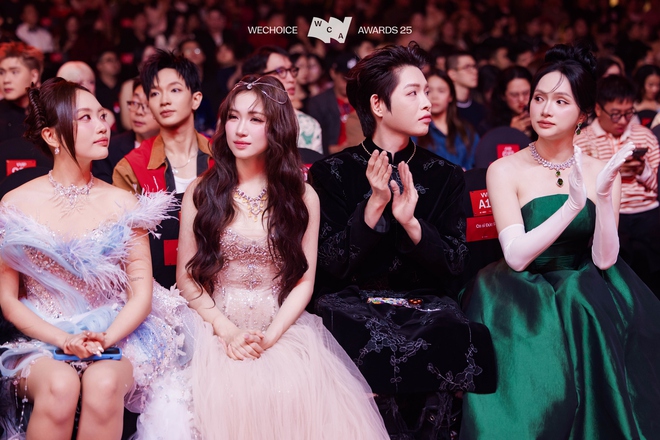 MXH ngập chia sẻ dàn sao Việt sau gala WeChoice Awards: Cảm xúc, ý nghĩa, vỡ oà và hơn thế nữa!- Ảnh 1.