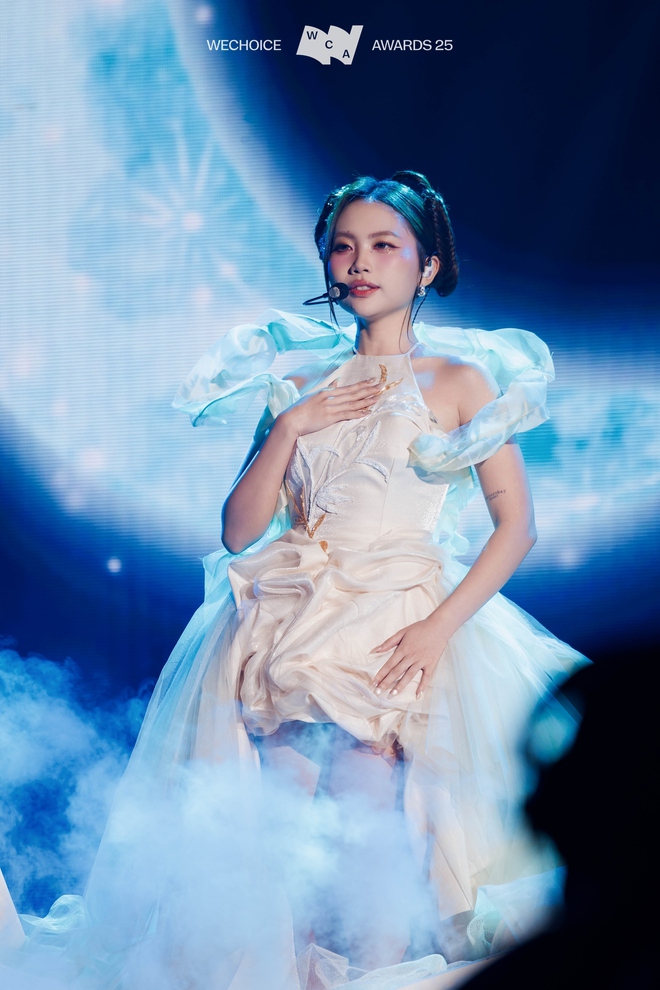 MXH ngập chia sẻ dàn sao Việt sau gala WeChoice Awards: Cảm xúc, ý nghĩa, vỡ oà và hơn thế nữa!- Ảnh 3.