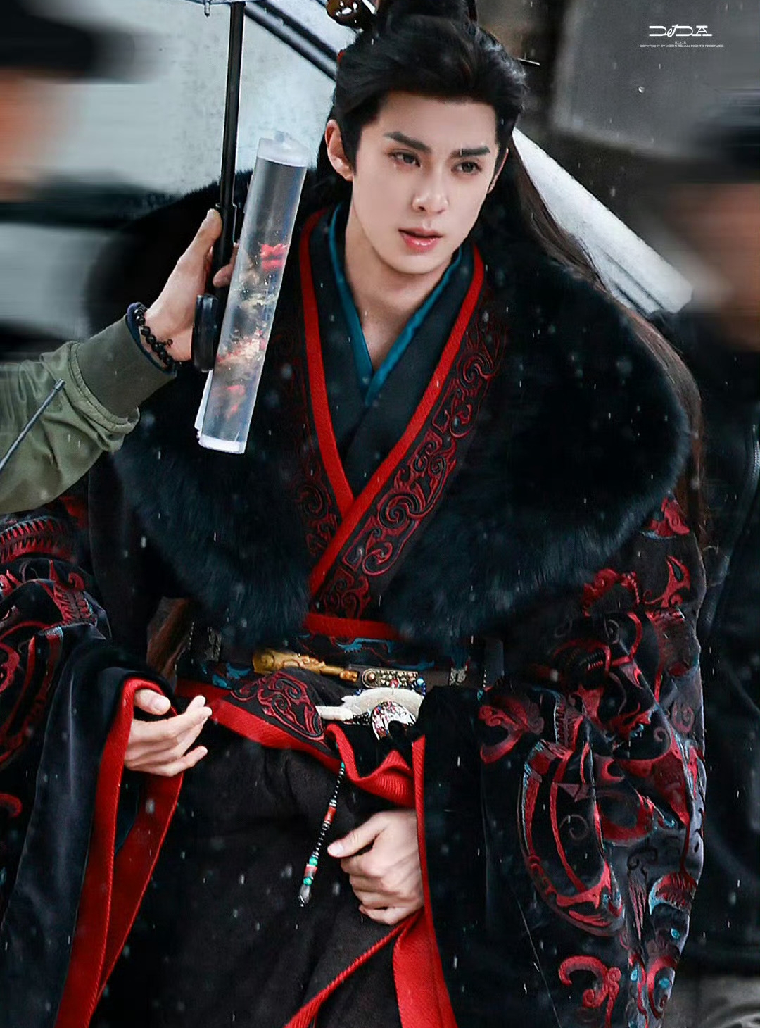 Vương gia đẹp vô địch Trung Quốc hiện tại: Nhan sắc nghiêng trời lệch đất, cao sang quyền quý ngút ngàn- Ảnh 1.