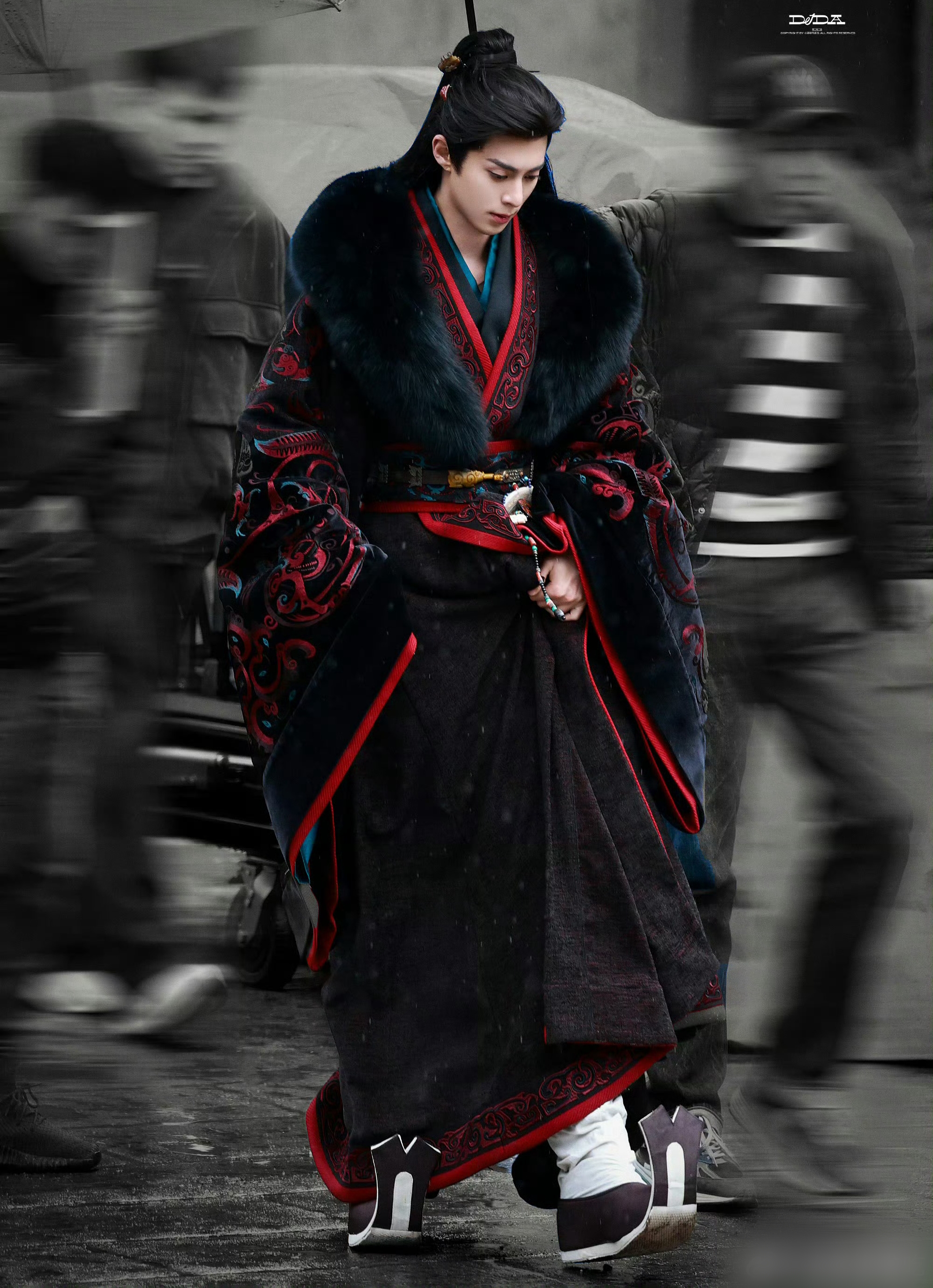 Vương gia đẹp vô địch Trung Quốc hiện tại: Nhan sắc nghiêng trời lệch đất, cao sang quyền quý ngút ngàn- Ảnh 2.